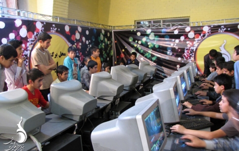 دانش آموزان به نمایشگاه بازی‌های رایانه‌ای می‌آیند 